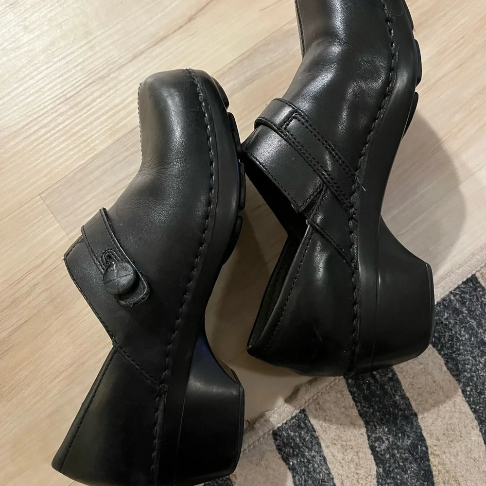 Dansko Women’s Black Leather Shoes - Picture 1 of 7